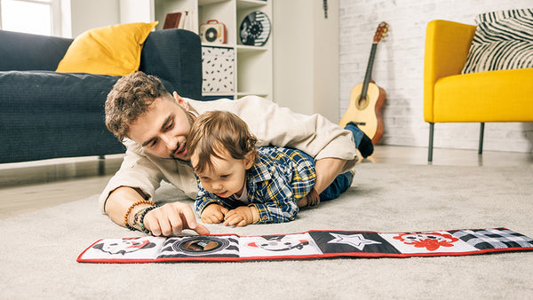 0+ months: VISUAL STIMULATION