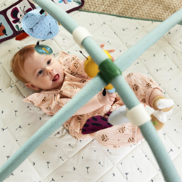 0-3+ months: STIMULATES THE SENSES