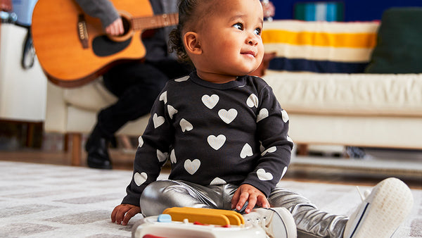 18+ months: SYNCING WITH THE MUSIC